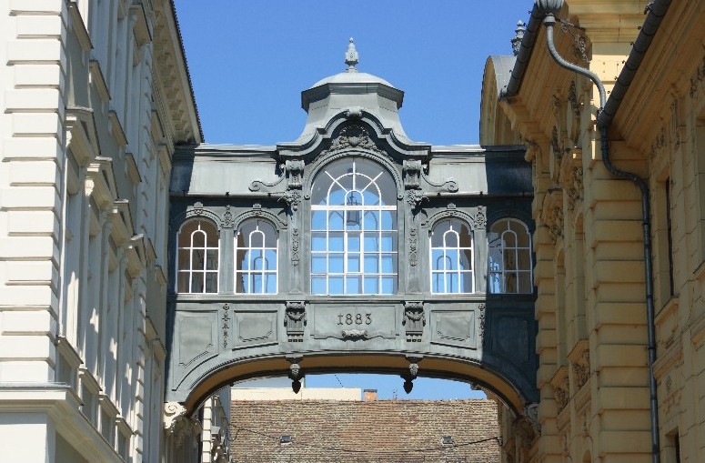 cerylean's tweet photo. @Architectolder @SalamRazian Bridge of Sighs in Szeged https://t.co/Yoc6qlhUcC