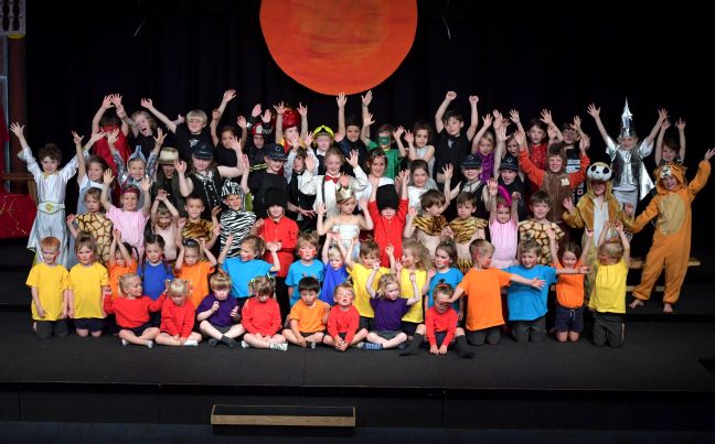 KingsCollPrep's tweet photo. Last week at King's Hall we were treated to an afternoon of #music and performance with Pre Preps summer show, titled, A Right Royal Knees Up!
#KingsTaunton #Spaceforcreativity https://t.co/AF5jeoMuDB