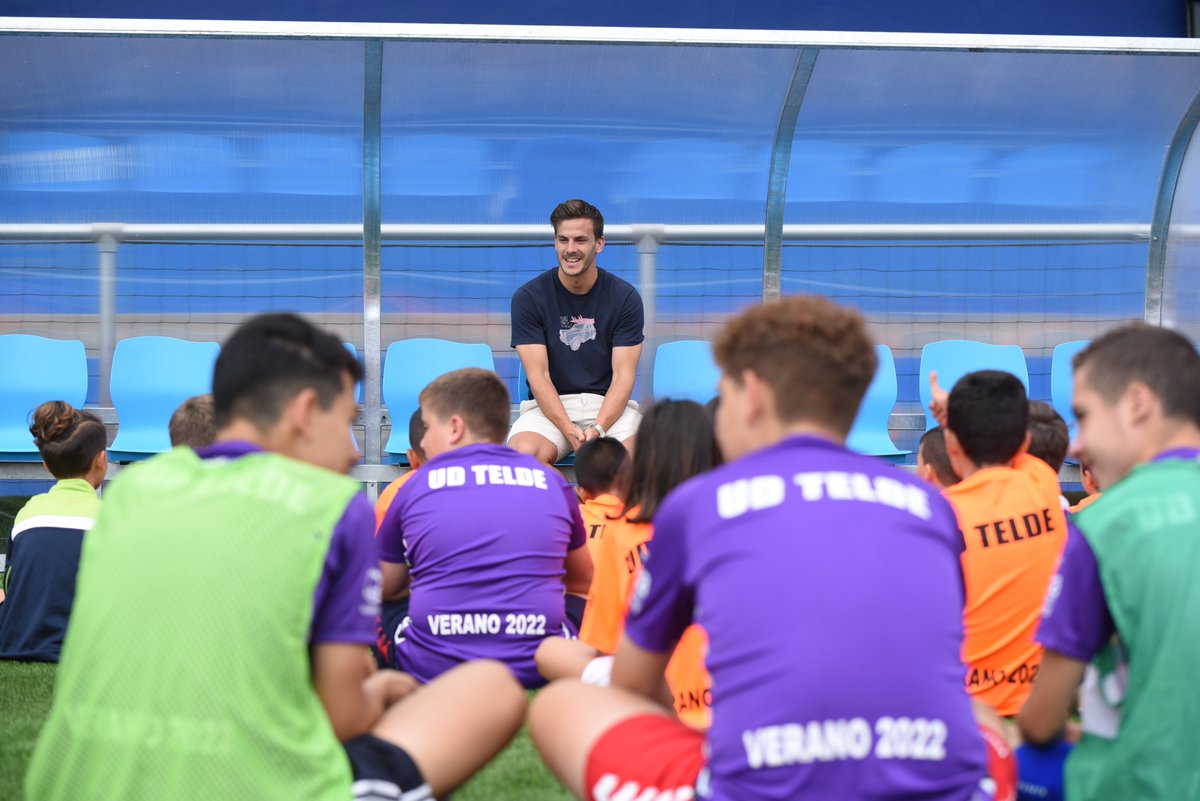 UD_TELDE's tweet photo. 😍¡VISITA MUY ESPECIAL!😍
🥰 ¡#EricCurbelo! ¡Qué alegría tenerte por nuestro Campus de Verano @RoqueM26!
💙❤️ ¡Muchísimas gracias por la visita a la que siempre será tu casa! https://t.co/j19V6MXowg