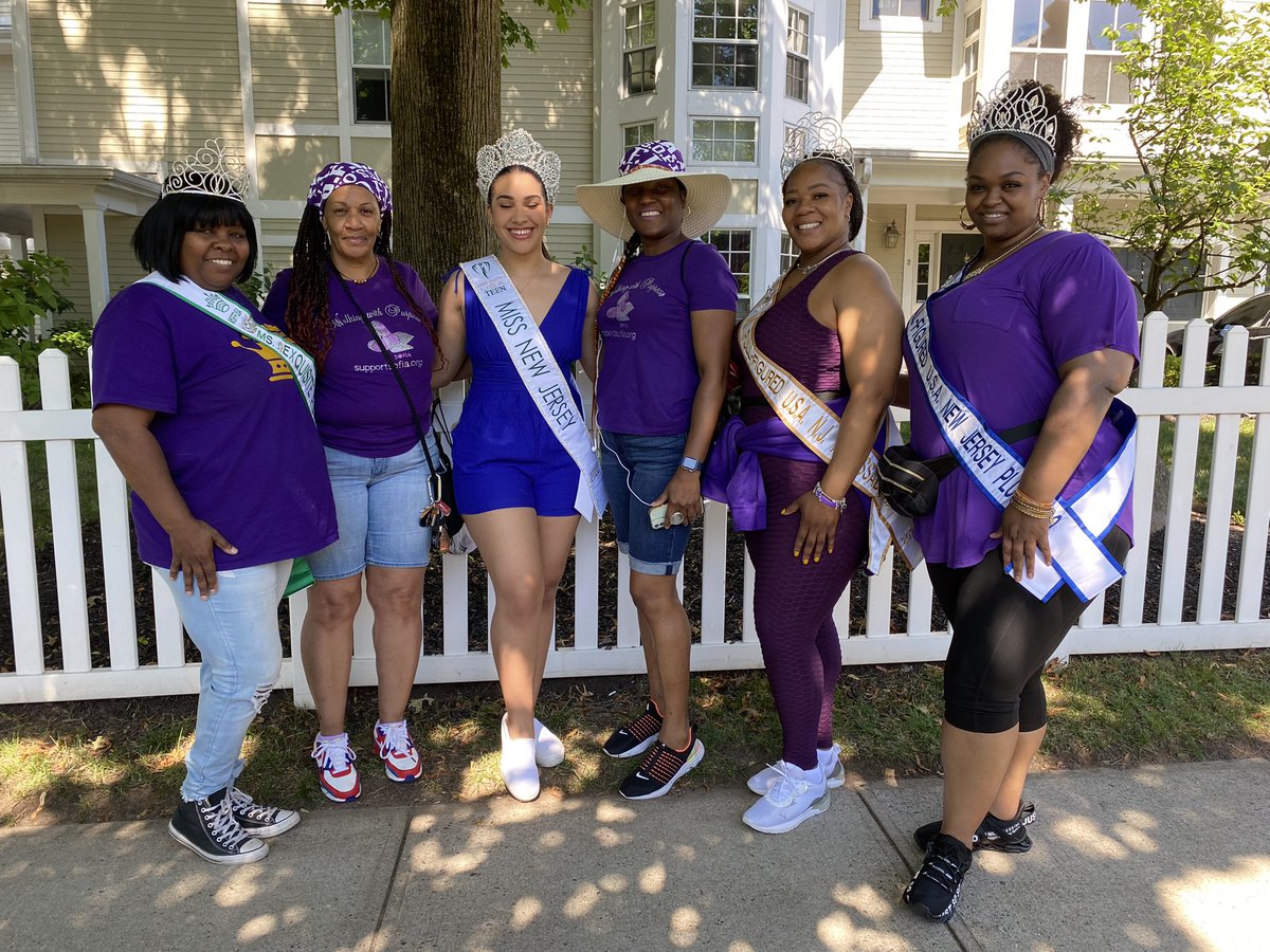 supportsofia's tweet image. SOFIA has GLAM walking with us in #Montclair today! Say hello!