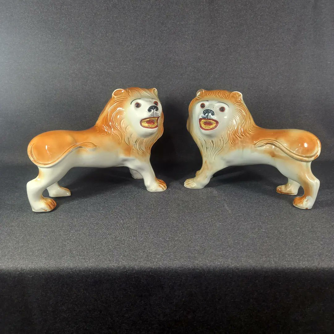 gmcollectables's tweet photo. Newly listed, these rare rather scary looking Staffordshire Lions, by Sadler of Burslem. Harder to find than the ubiquitous Staffordshire Dogs, these would grace any hearth (even though they look like need work with their dental hygiene!)

#sadler #staffordshiredogs #lions https://t.co/sKakXuyxOO
