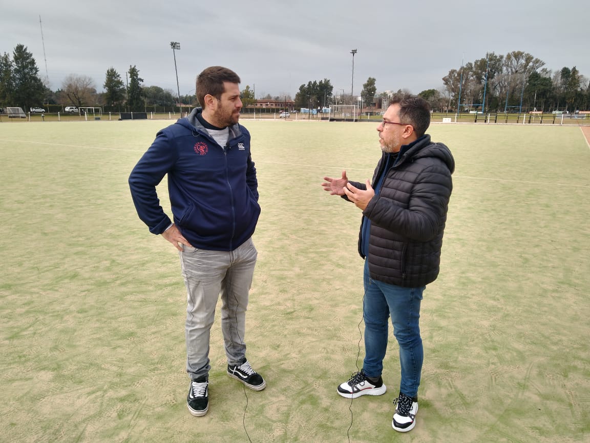 diadiaradio's tweet photo. 🎥Hernán Rocha @herni_rocha Coordinador Hochey Club San Patricio "En Sampa hay un sentido de pertenencia, las chicas son hinchas del club, hacemos un trabajo en línea y tenemos el apoyo de la sub comisión hockey" 
@canalpilar 
@maspilar https://t.co/PGOBP6AkWk