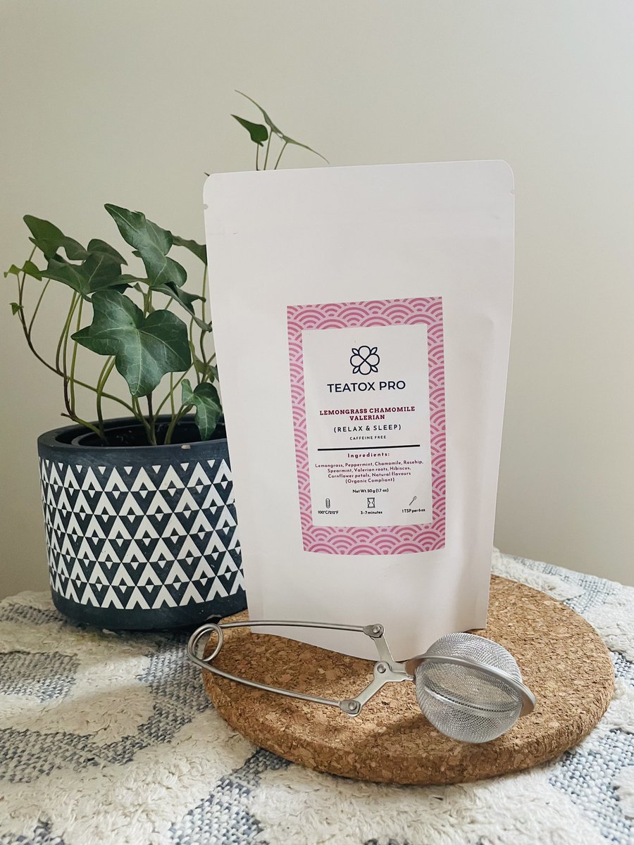 teatoxpro's tweet photo. 💡Spotlight on our most popular blend "Relax &amp; Sleep", we also call it our Spa tea that will make you fall asleep like a baby💤

Would you like to learn more about our Lemongrass Chamomile Valerian tea, link in the bio. #tea #shoplocal https://t.co/wKvWBO0dCu