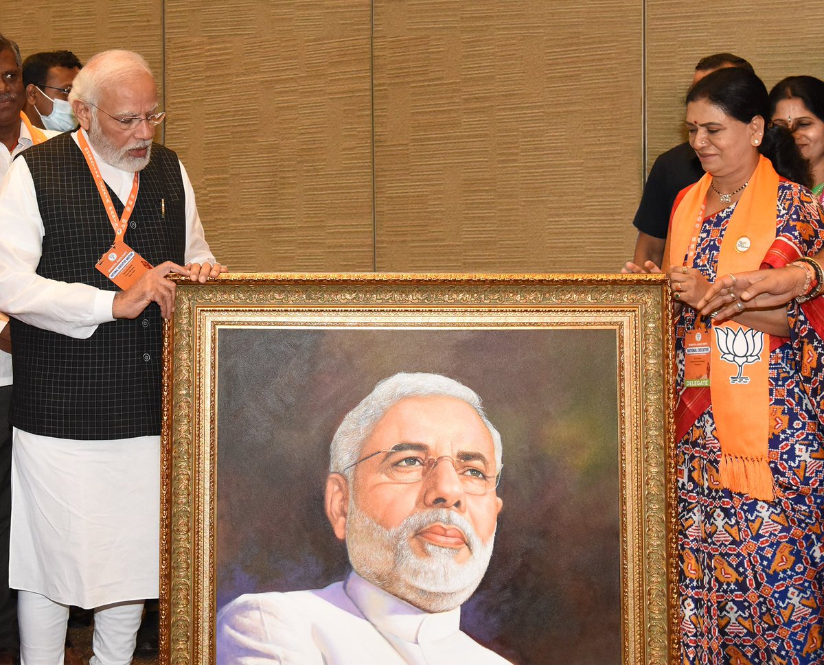 A source of inspiration for millions PM Shri <a href="/narendramodi/">Narendra Modi</a> Ji is an embodiment of devotion to nation, selflessness, untiring efforts &amp; hope.
The portrait also conveys these attributes!
It was indeed a memorable occasion &amp; an honour to meet him at <a href="/BJP4India/">BJP</a> NEC Meeting,Hyderabad.
