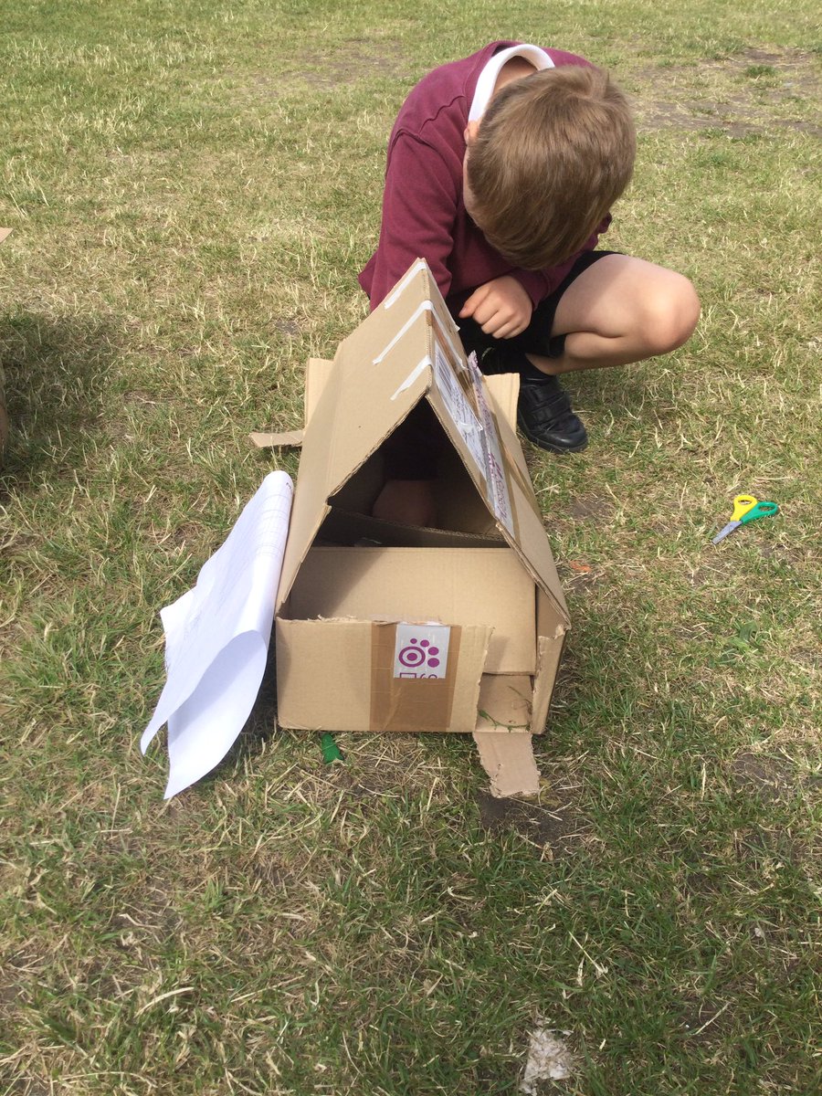 ThamesideSch's tweet photo. A busy morning following our designs to make our minibeast hotel prototypes in Year 1 #Year1tps #YSCtps #YRStps #DTtps #Sciencetps https://t.co/eVwnNUALjm