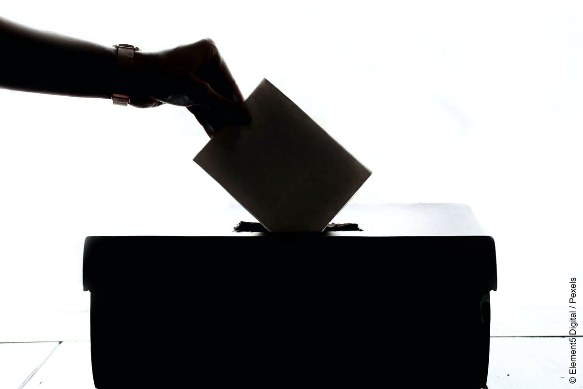 CNRSinformatics's tweet photo. #Portrait | Dominik Peters @DominikPeters du #LAMSADE : « En particulier, je travaille sur la théorie du #vote, qui consiste à concevoir et à analyser les règles de vote »
➡ https://t.co/VgwpQ9K3F9
🤝 @CNRS_Paris @Paris_Dauphine https://t.co/9NFjFubq1u