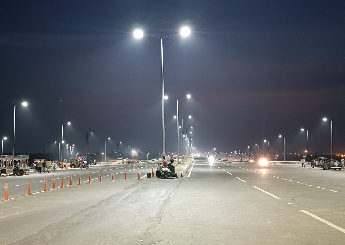 इन शामों को सिर्फ तुम्हारा ही इंतज़ार है, छोड़ो सारे गिले शिकवे।                         पास बैठो न, बातें हजार हैं! ❤️