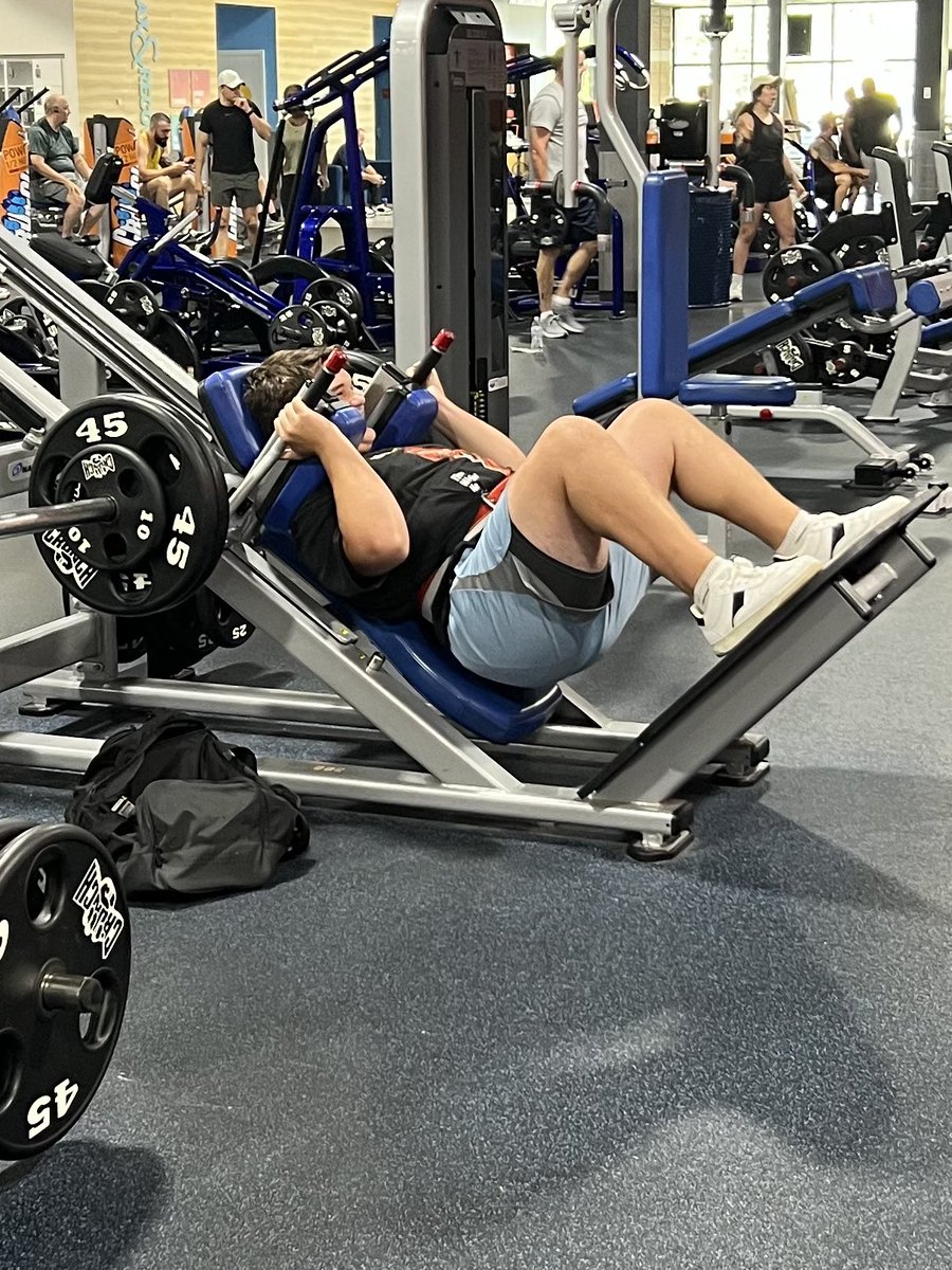 jwayne47's tweet photo. “Do what other aren’t willing to do”! Repping 280lbs on Hack squat and going deep! Proud of him, even though he has a week off he got up early on 4th of July to keep his workouts on track, Leg Day! https://t.co/mJt03kSDUa