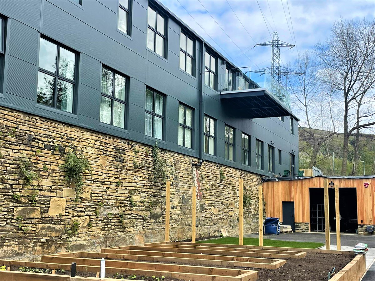langley_ltd's tweet photo. A completed project from last year that weโve recently had the pleasure of revisiting. ๐
An old derelict mill conversion, creating 6 ground floor apartments and 1 large penthouse apartment, with great views over Halifax town centre! ๐
#penthouse
#millconversion
#apartments https://t.co/f9jnUycLno