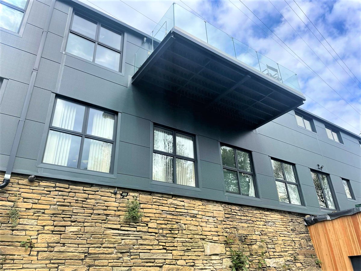 langley_ltd's tweet photo. A completed project from last year that weโve recently had the pleasure of revisiting. ๐
An old derelict mill conversion, creating 6 ground floor apartments and 1 large penthouse apartment, with great views over Halifax town centre! ๐
#penthouse
#millconversion
#apartments https://t.co/f9jnUycLno
