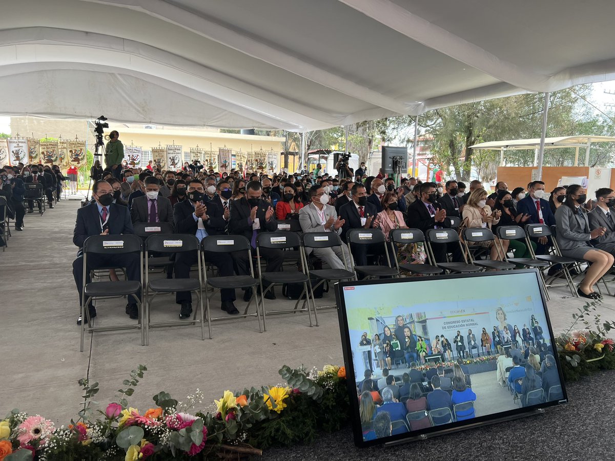 MarchaChavez's tweet photo. En la inauguración del 2 segundo Congreso Estatal de Educación Normal en la EN de Neza 4 @ConcheirLuciano @MarxArriaga @normalistasomos https://t.co/OLMb1KpCkq