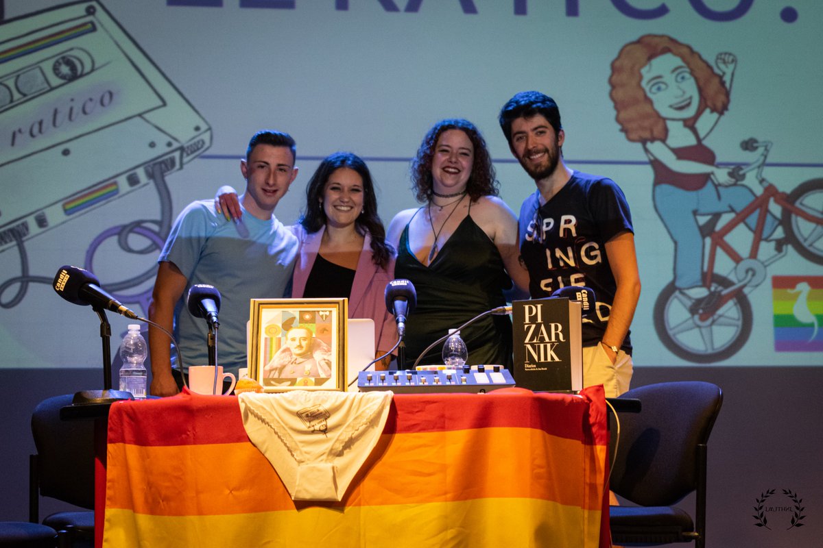 El pasado 21 de mayo durante los #PremiosLGBTIAlmería vivimos tantas cosas...

Aquí las compas Blanca y Cristina junto a Franchesqui y Luis Navarrete en la grabación de #ElRatico que podéis escuchar en open.spotify.com/episode/63qsMc…