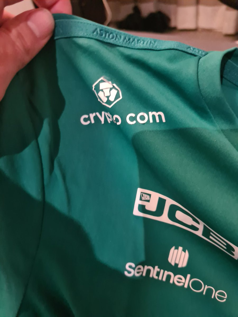 jameseblfc's tweet photo. @AstonMartinF1 I'm just wondering if this is supposed to happen to your t-shirts after only having it since Saturday. I bought it at the I Am event on Saturday morning and the sponsors on the shoulders are already falling off. https://t.co/VwUpV33LZw