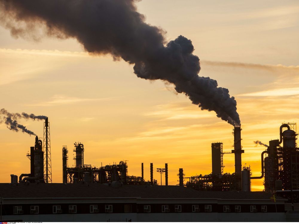 A partir de 2030, les voitures les plus polluantes (plus de 95g #CO2/km) ne seront plus commercialisées. 
En 2035, la vente de véhicules thermiques sera interdite: une révolution pour l’industrie #automobile .

A quand l’interdiction du #chauffage au gaz dans tous les bâtiments ?