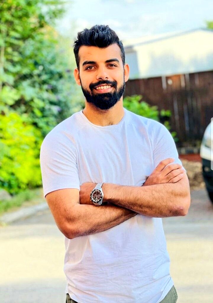 ashoqureshi's tweet photo. So Guyss I am Back ❤😌
#hellotwitterfriends
JANAB ap kese hain? @76Shadabkhan https://t.co/TKCiE9p1Yo