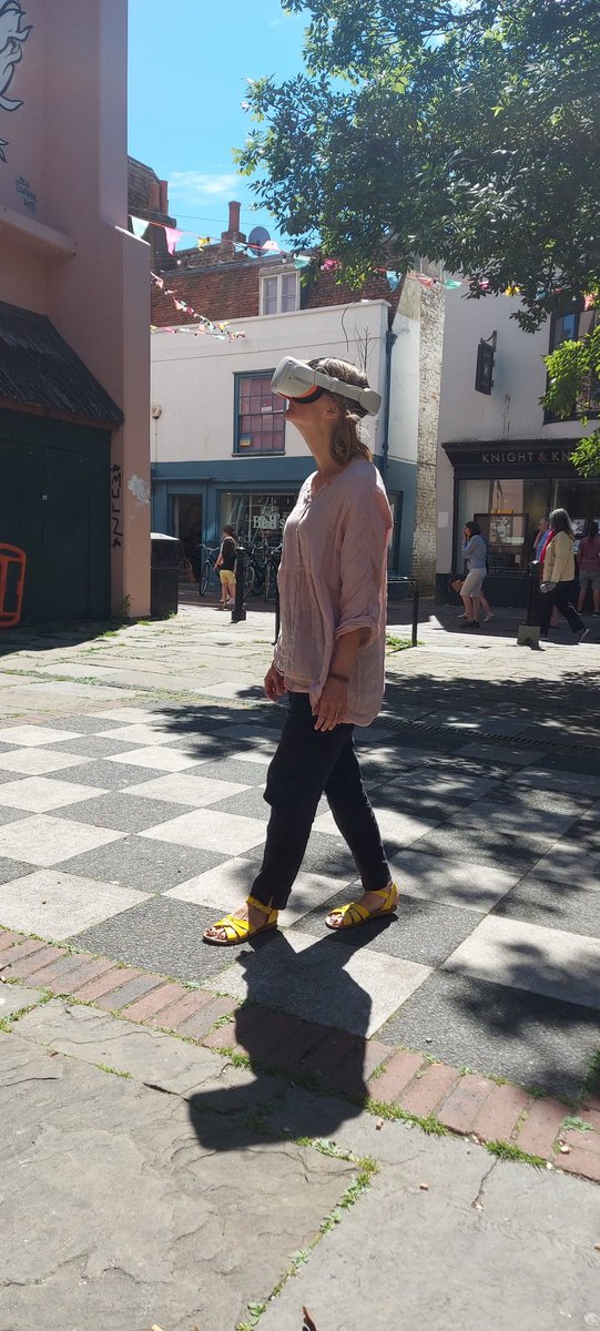 Promenade_VR's tweet photo. Katy Louis from @MargaretLondon tries out the #PromenadeVR experience on the headset in George Street (with live seagull SFX @unboxed2022 #Storytrails #VR #XR https://t.co/tjFDmywEEE