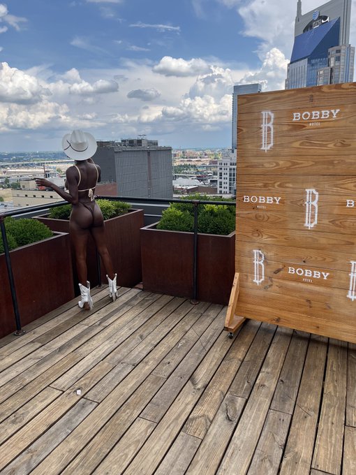 If i can&rsquo;t wear boots and a bikini, I&rsquo;m not going https://t.co/82WmAQkkUR