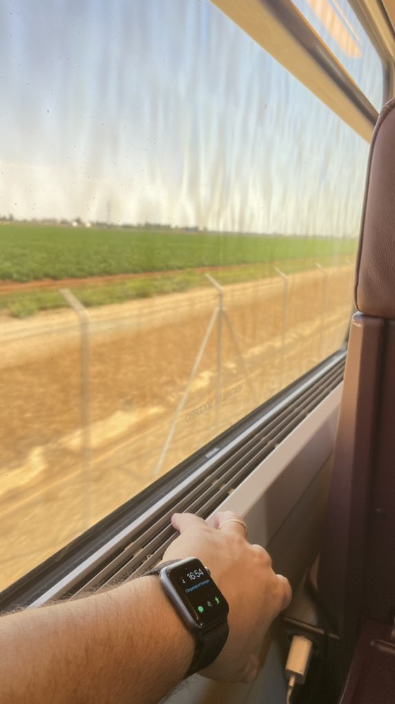 Hoy no es mal día para ir de nuevo a Madrid !!! 
Me parece que no va a estar todo igual que la última vez. Aunque lo parezca. 
Yo uso un principio básico: “de lo que te digan no te creas nada y de lo que veas, la mitad”
La vida es como una montaña rusa. 🔃