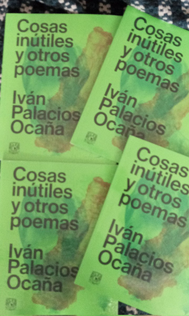 sonny_jim92's tweet image. Hola n.n tengo algunos 
Cosas inútiles y otros poemas (unam, 2018) 
pa vender, además de la firmita les hago dibujitos para colorear a varios poemas  - $200