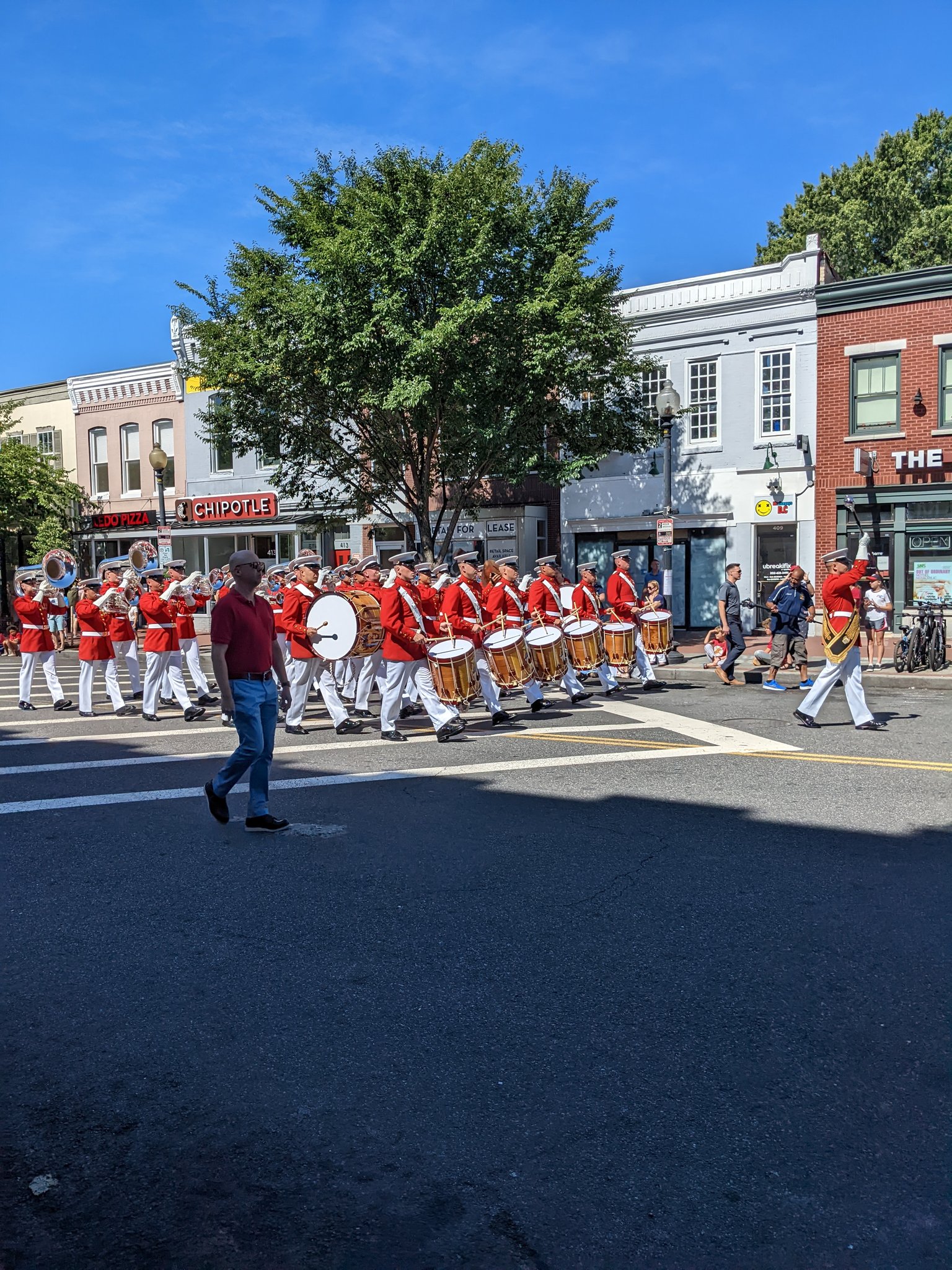 Daniel Warwick on Twitter "Big fan of the barracks row parade. The