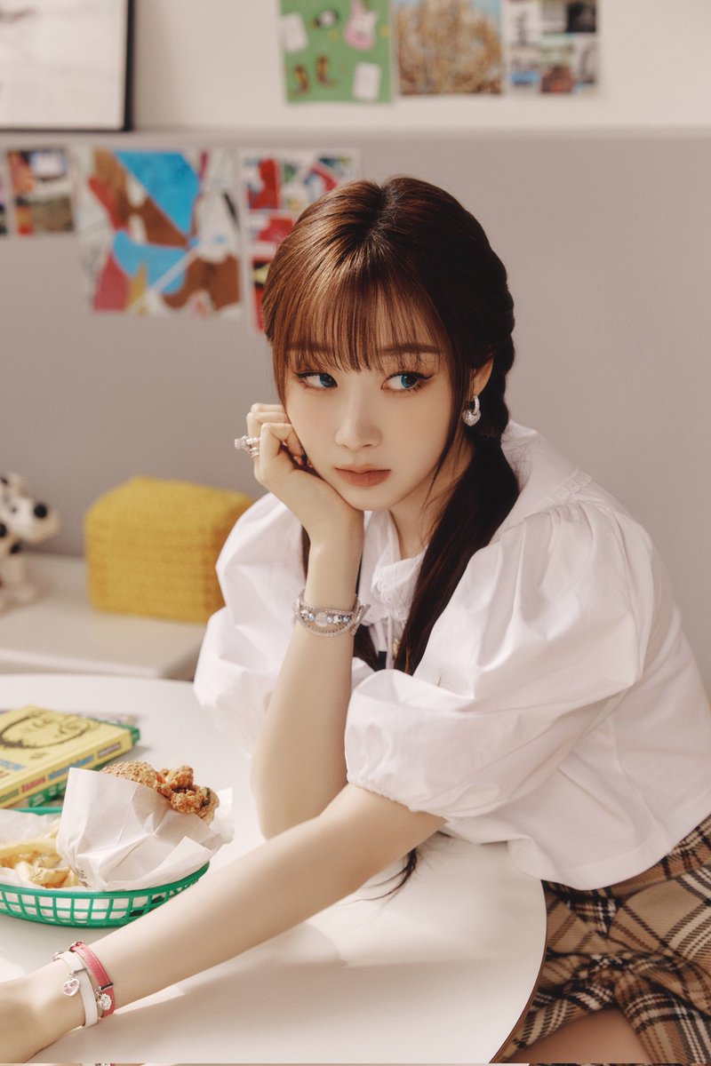 aesoshi_'s tweet photo. giselle looks so soft with this kind of look? she looks so beautiful and cute in these pictures 😭 aww, the third picture... her cheeks and her eyes, so pretty 🥺

GISELLE REAL WORLD TEASER
#TheGirlsAreBack_D3 #GISELLE #aespa_Girls @aespa_official https://t.co/cUWv8VWuTa
