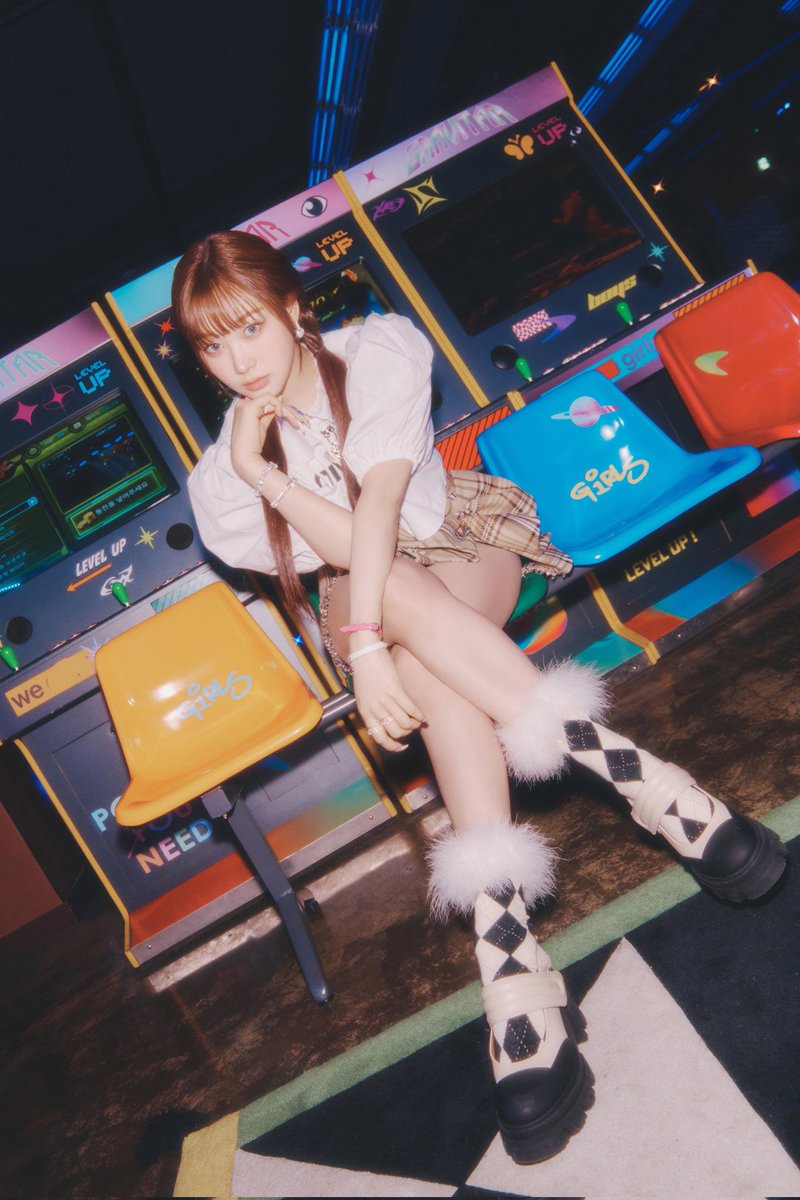 aesoshi_'s tweet photo. giselle looks so soft with this kind of look? she looks so beautiful and cute in these pictures 😭 aww, the third picture... her cheeks and her eyes, so pretty 🥺

GISELLE REAL WORLD TEASER
#TheGirlsAreBack_D3 #GISELLE #aespa_Girls @aespa_official https://t.co/cUWv8VWuTa