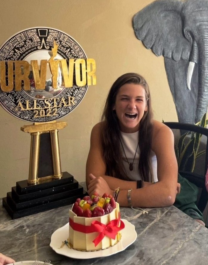 keşke kupanın dili olsaydı da konuşsaydı...beni bu görgüsüzün elinden alın diye bağırırdı

SurvivorKupası GeriAlınsın