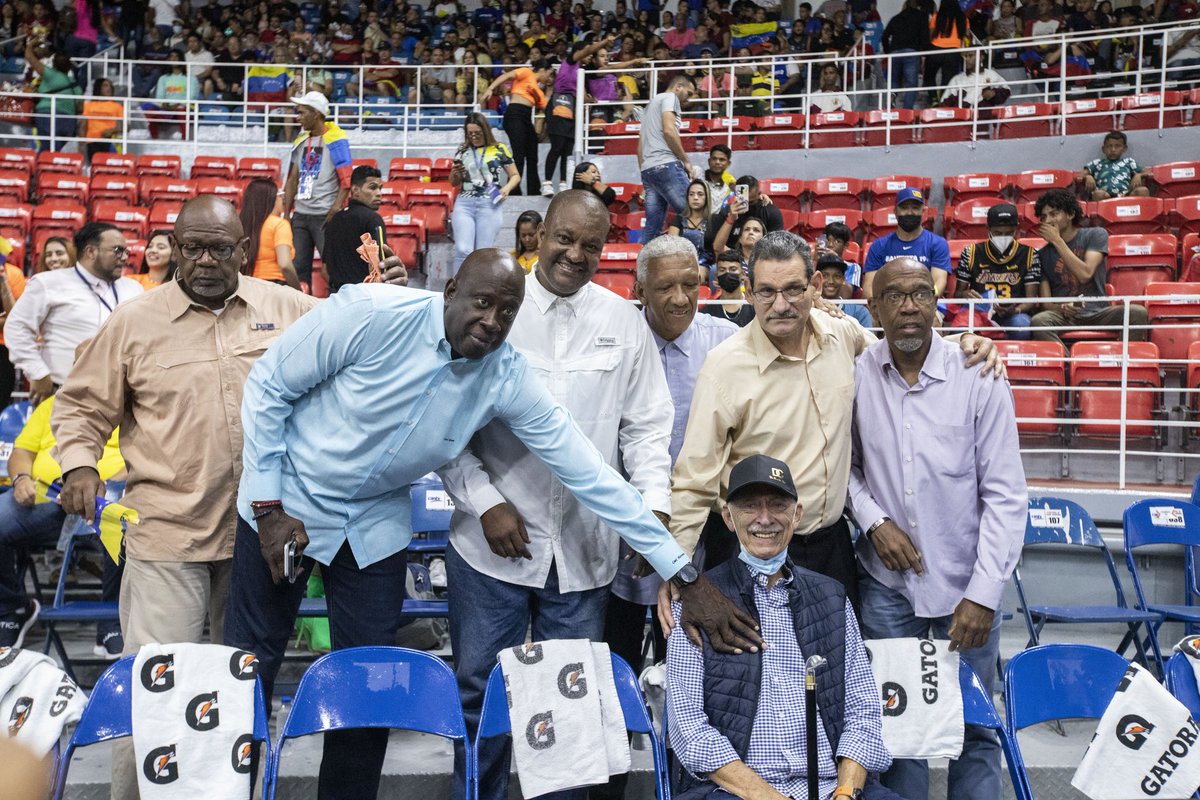 Honor a quien honor merece, los fanaticos del baloncesto presenció el tributo que se le rindió a los Héroes de Portland en el Luis Ramos, los homenajeado, Carl Herrera, Luis Jiménez, Nestor "El Kako" Solórzano, Gabriel Estaba, David Díaz, Víctor David Díaz y Melquiades Jaramillo