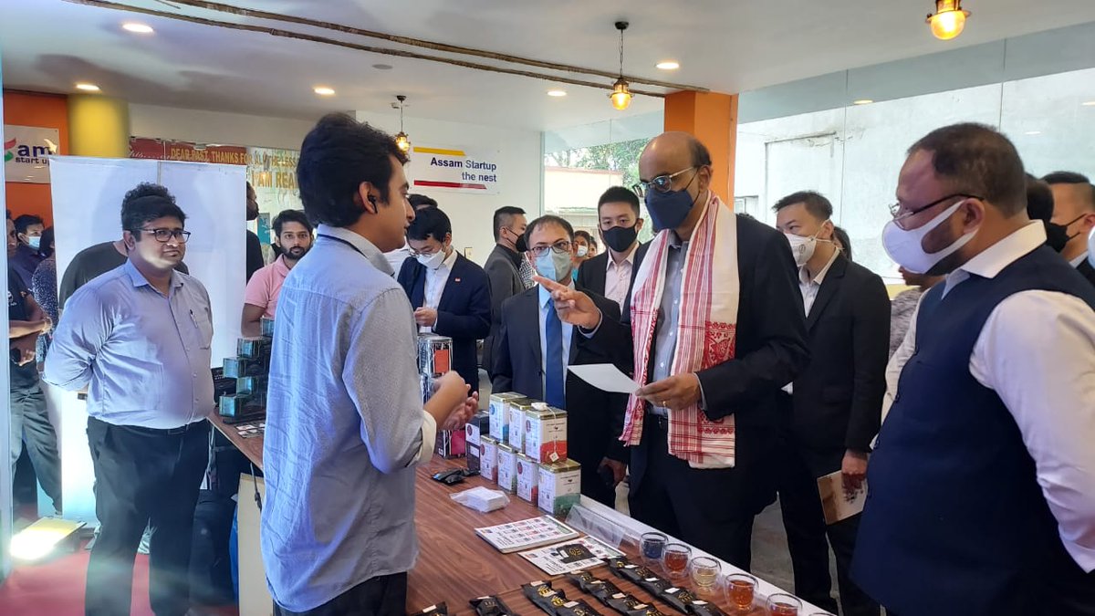 tea_esah's tweet photo. Elated to explain our business to honourable Senior Minister of #Singapore Shri Tharman Shanmugaratnam.
All thanks to @startup_assam for inviting us and providing a platform to present our venture to the world.
#Assam #startup #VocalForLocal #agriculture #esahtea #AssamTea https://t.co/x1jwMOO9a1