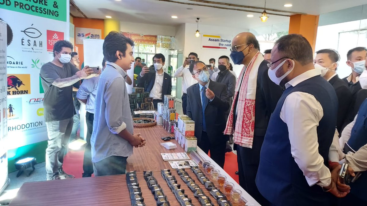 tea_esah's tweet photo. Elated to explain our business to honourable Senior Minister of #Singapore Shri Tharman Shanmugaratnam.
All thanks to @startup_assam for inviting us and providing a platform to present our venture to the world.
#Assam #startup #VocalForLocal #agriculture #esahtea #AssamTea https://t.co/x1jwMOO9a1