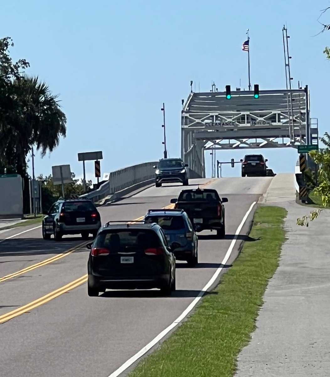 TrooperBob_SC's tweet image. KNOW BE 4 YOU GO! 
🏖🛣🚌🚗🛻🚐🏍🛵
Beach traffic update! 

Isle of Palms: Steady flow

Sullivan’s Island: Steady flow 

Folly Beach: Steady flow
 
Today, you can ride the @RideCARTA 🚌 from Mt Pleasant Towne Centre to the Isle of Palms. 
*Park for 🆓
*Ride for 🆓

@ExploreCHS