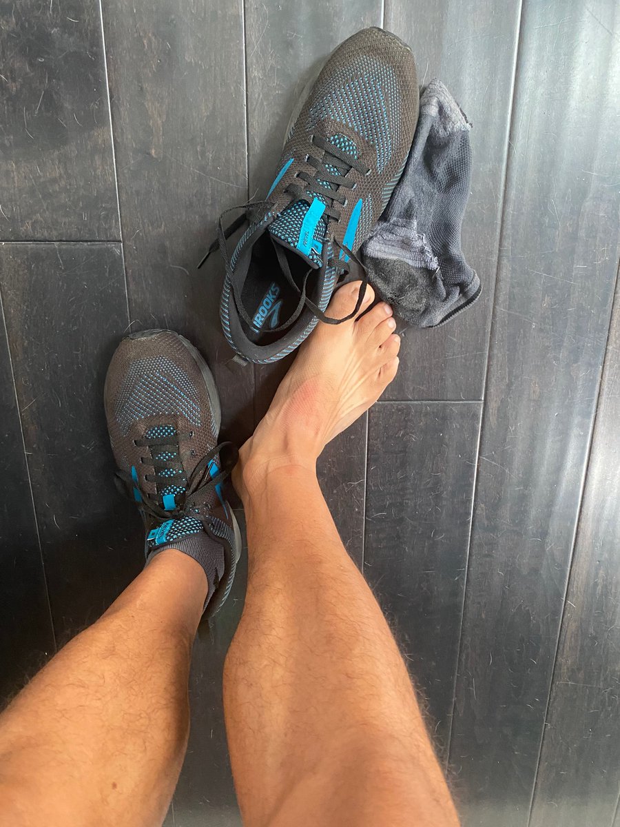 DudesLatinFeet's tweet photo. Good Morning! Getting back from a run this morning 🏃🏾‍♂️⌛️!  Happy Fourth of July! 🤩🙌🏾🥳
#feet #feetworship #feetfinder #feetfethish #feetpicsforsales #masculine #masculinemen #gayfeetworship https://t.co/uxiH2OIym6