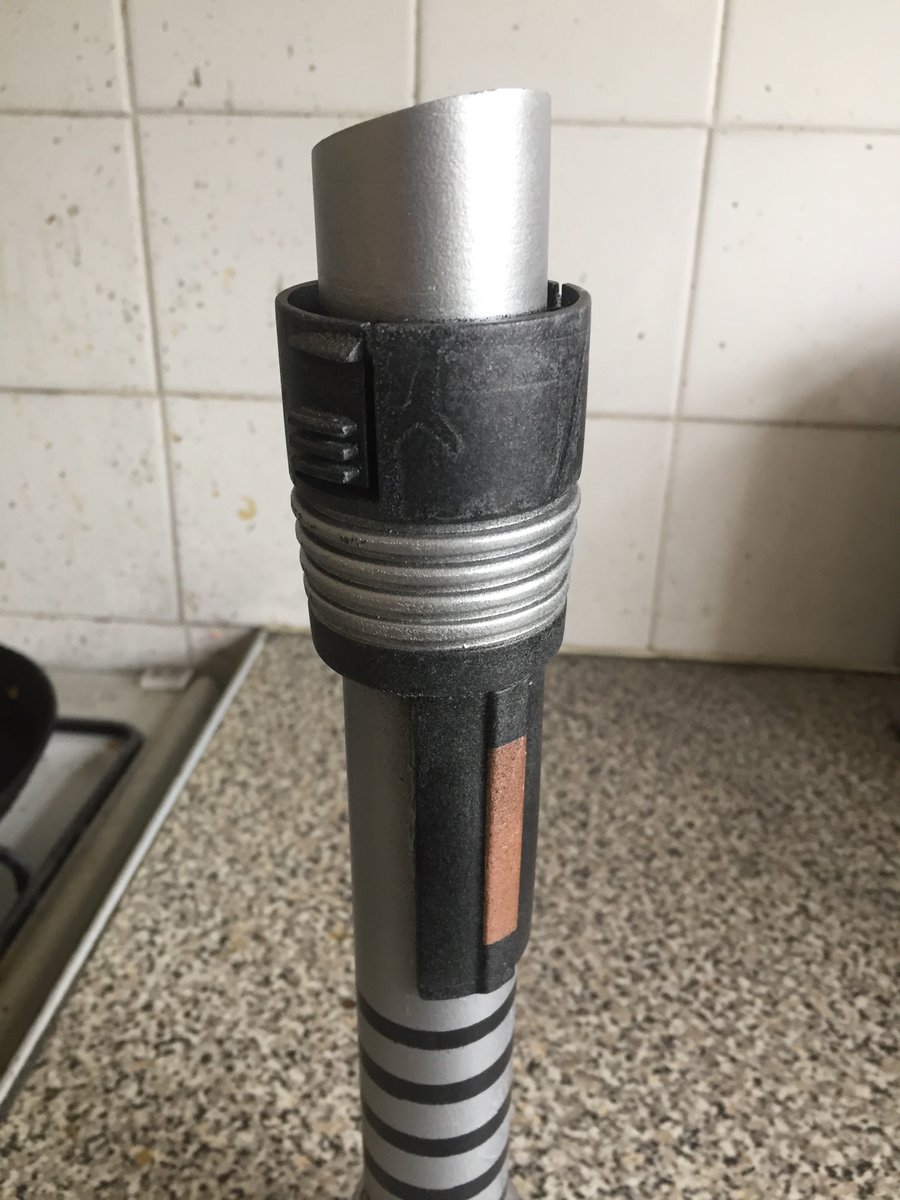ArtJerrico's tweet image. @JakeKassnoff heyo, i made a epic lightsaber hilt using plastic pipe &amp;amp; hoover connector, removable blade for duelling #lightsaber #handmadeprops #StarWarsprops