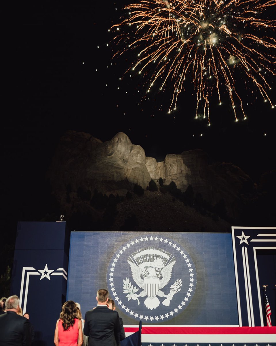 KristiNoem's tweet photo. I love America 🇺🇸 https://t.co/zKZ2FpNdl8