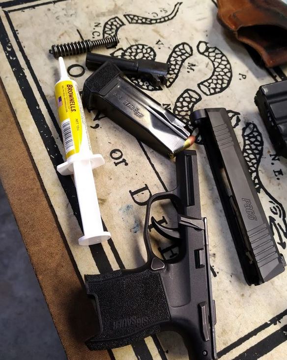 #Brownells Action Lube Plus and a #SigP365, a perfect pairing for sure! Anyone else use Brownells Action Lube Plus? 

📷: @lindleymachine

#guns #handgun #pistol #gunsmith