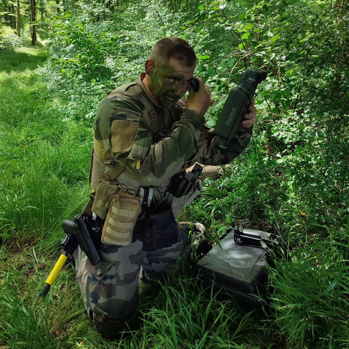 armeeszne's tweet image. #LUnitéDuMois : plongez au 🖤 du @61eRA_CDC !

🔎 MDL Gérald, chef d'équipe #PLRI, Patrouille Légère de Reconnaissance par Image &amp;amp; télépilote de #microdrone Anafi @Parrot 🛸

➡️ bit.ly/MDLGerald 🪖

#FiersDeNosSoldats #CohésionDéfense @armeedeterre @Armees_Gouv @COMRENSFT