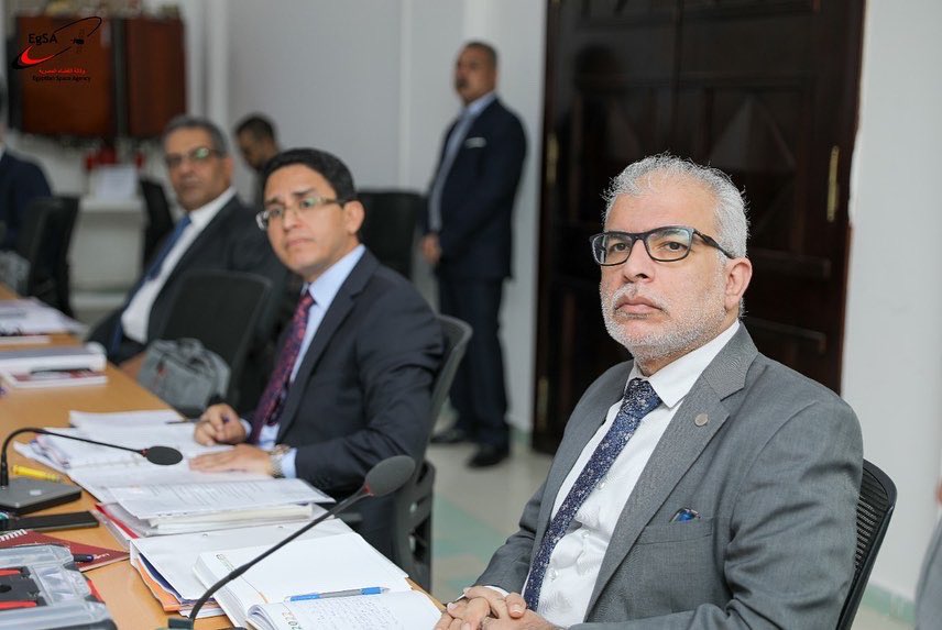 وزير التعليم العالي يرأس مجلس وكالة الفضاء المصرية
لقراءة الخبر كامل 

facebook.com/10005956303098…

#EGSA #space