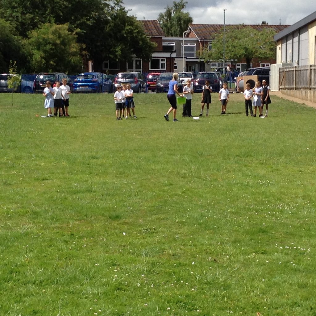 latimerprimary's tweet image. Wow! #ClassAC have had a great afternoon orienteering around the school grounds. Super teamwork. Fabulous collaboration, enthusiasm and eagerness shown throughout this session. Well done guys. #activelatimer #latimerPE #proudMrsClarke