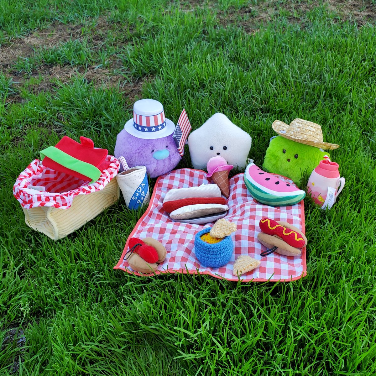 sucklet7's tweet photo. my family and i are enjoying a lovely independence day picnic.
#sucklet. #mosslet. #moley. #fourthofjuly. @itemlabel. https://t.co/rFubq5vhSx