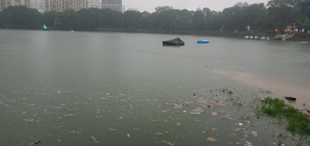 SimranShelar1's tweet photo. Upvan Lake seems dead now. One of the most favourite spot of Thanekars is now fading out. 
#StopPollutingLakes
#CleanLakes
@TMCaTweetAway 
@mieknathshinde https://t.co/gUD6L98VYT