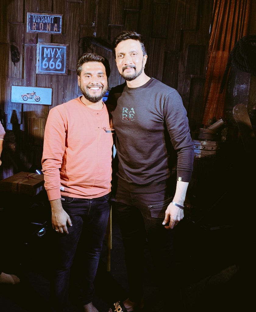 Cine_Lucky's tweet photo. Ur attitude make me to feel meet u again and again @KicchaSudeep Sir 🤗😎🤘 Eagerly waiting for Vikrant Rona 🎬 https://t.co/L0fQUnO3mr