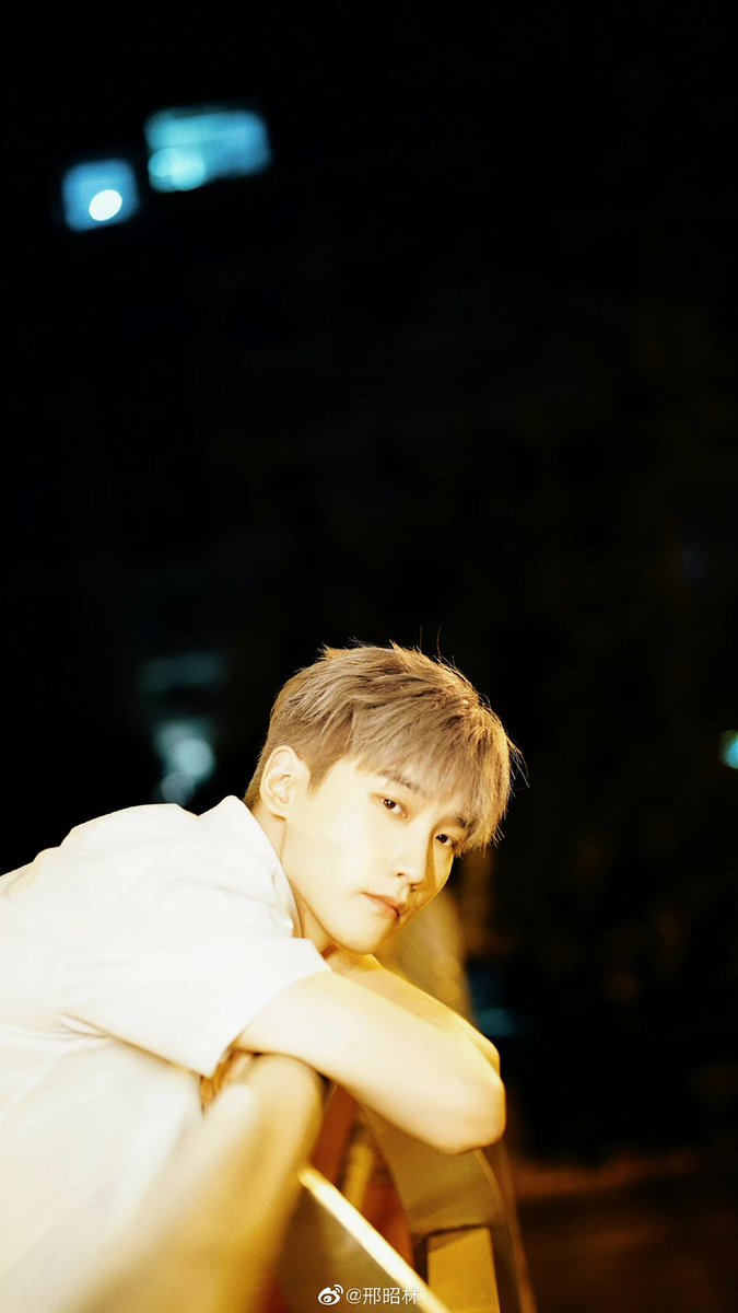 dramaskfan's tweet photo. Novas fotos do #XingZhaoLin.
#邢昭林 #AccidentallyMeowOnYou #CuteProgrammer #MarryMe #TheEternalLove #YouAreMyDestiny #StandingInTheTime #LuckysFirstLove #BlowingInTheWind #PrincessAgents #cdrama #dorama https://t.co/UVzFO0zt4c