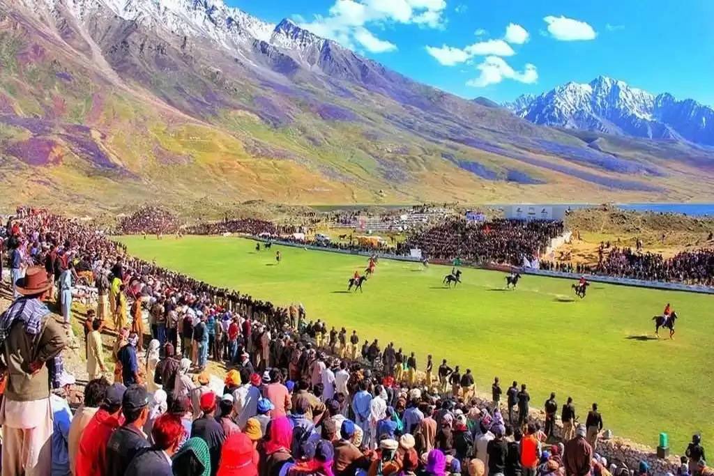 Monster_Huntr80's tweet photo. World's highest #polo festival kicks off in #StrangerThings #Pakistan's #Shandur @cnni https://t.co/4u6fQdRaCD