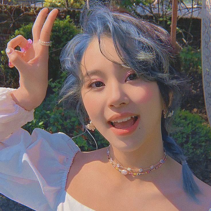 uningeal's tweet image. #CHAEYOUNG: my heart hurts because of her cuteness🥺