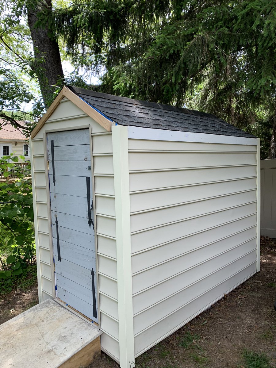 这个是我不久前亲手制作的杂屋房，猫婶那个女流氓见到，造谣生事说我住集装箱。我就是盖个狗窝也不会收留她这个无家可归的二次离婚的泼妇。