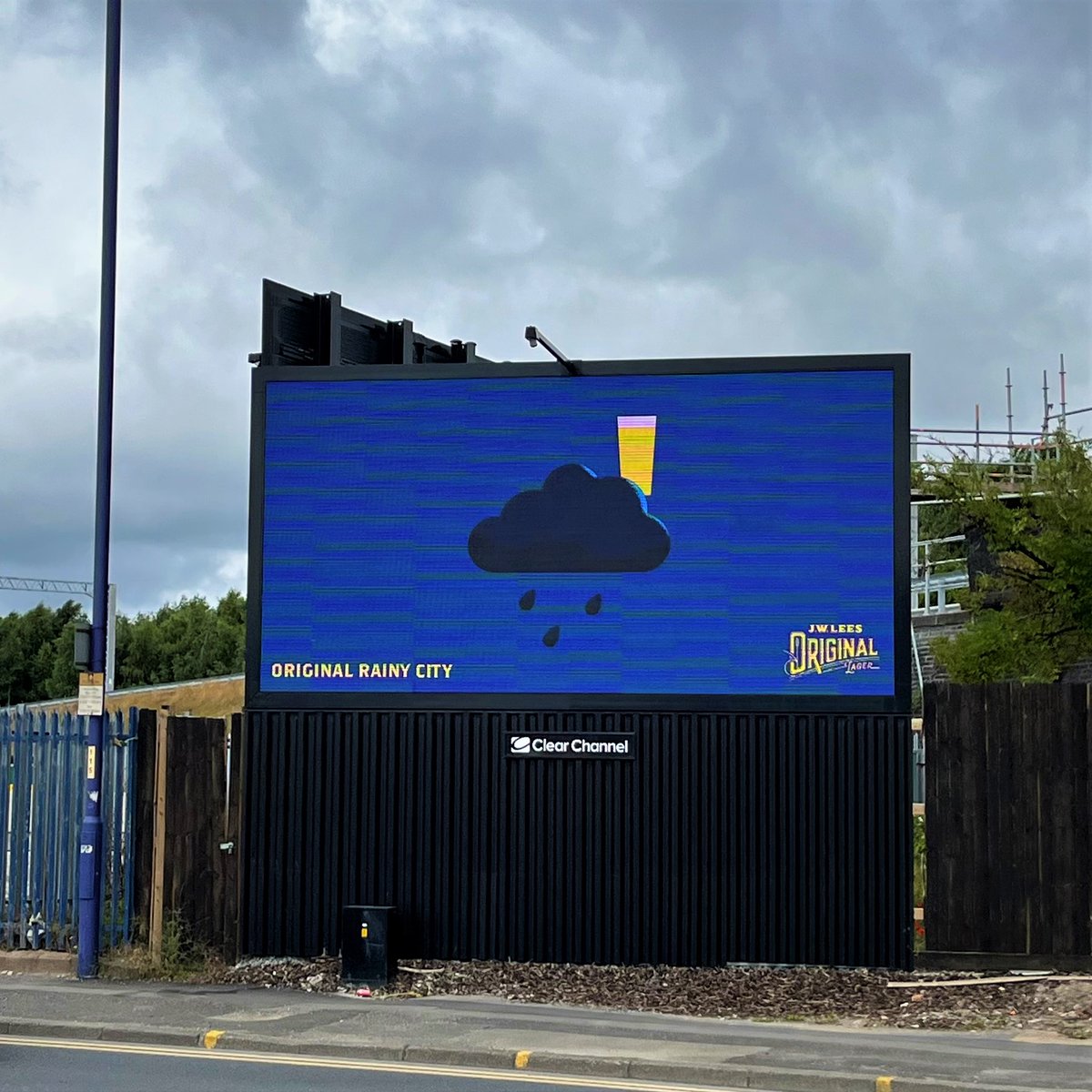JWLeesBrewery's tweet photo. The Original Rainy City... odds on it chucking it down before the end of the day? 🤔🌧️
If you're out and about around Manchester and spot one of our boards, tag us in your pics! ☂️🍻 #OriginalLager #Manchester https://t.co/cJyb0EXMTg