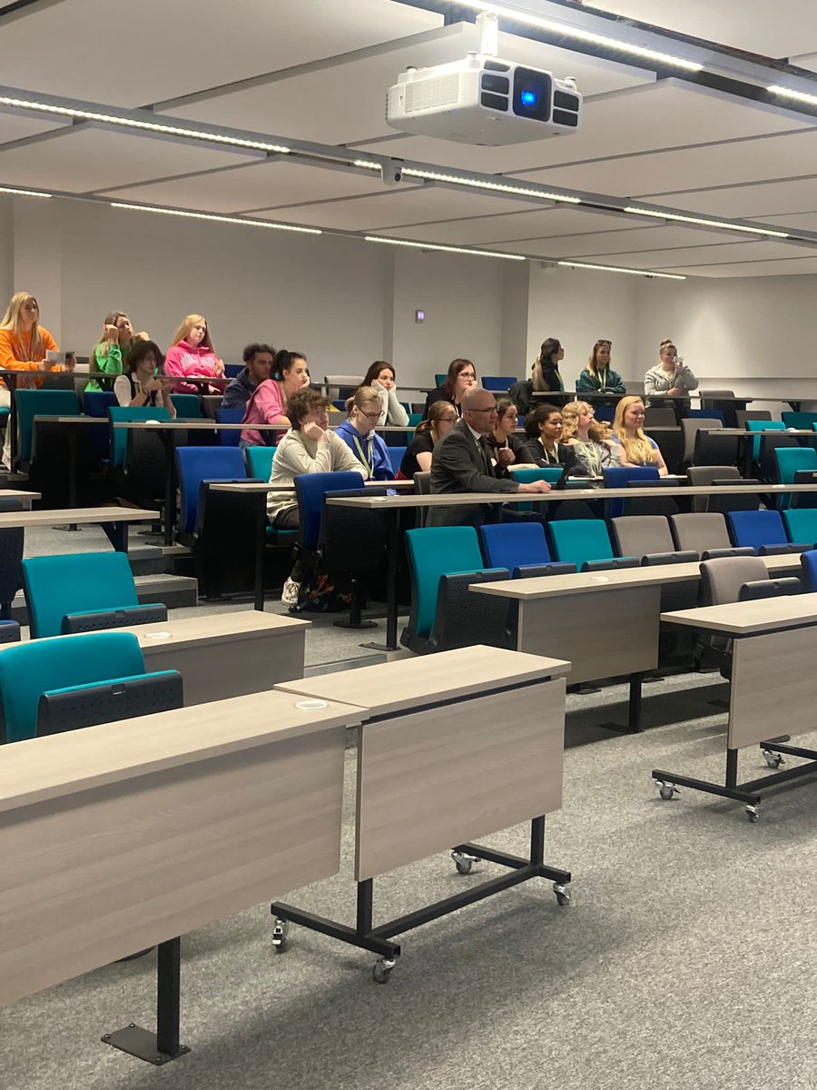 NA_SixthForm's tweet image. What an amazing visit our X12 students had to the University of Lincoln! Students thoroughly enjoyed the thought provoking Psychology lecture! Thank you for having us! @unilincoln #daretoexcel