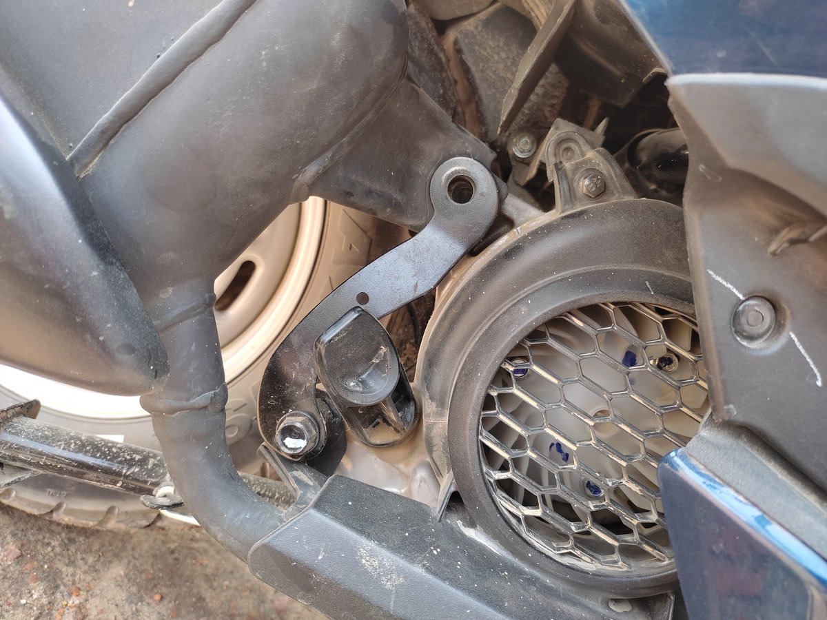 Me_CKSharma's tweet photo. @honda2wheelerin Then you will get this type of product. Without bolt 🔩 https://t.co/OAuhcbr2pZ
