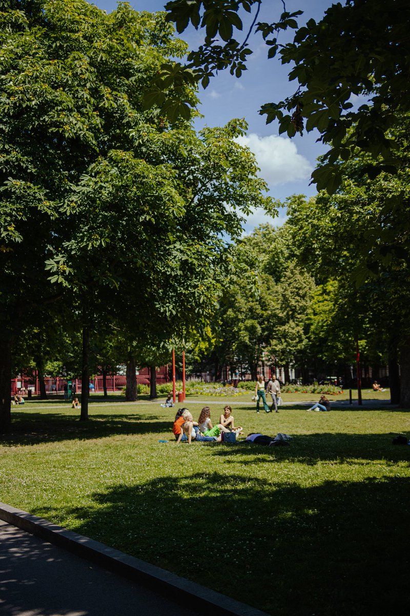 Tu seras sur le campus Moulins à la rentrée ? 
📷 Entre petites places, courées, et street art, ce quartier post-industriel abonde de lieux culturels, bars et restaurants avant-gardistes et alternatifs. 
À quelques minutes se trouvent le Jardin des Plantes et le parc JB-Lebas🌳