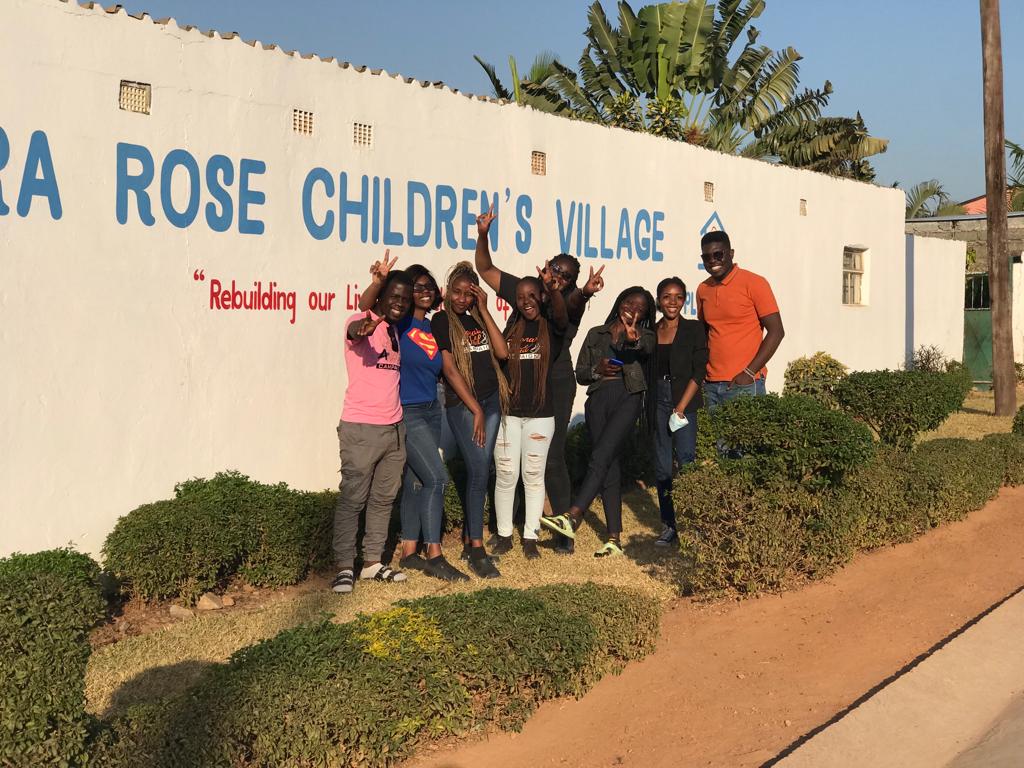 bennyMalama's tweet photo. Day 3 began with a visit at Renewed hope children's village in East of Garneton Kitwe which was wrapped up with a second stop at Sarah rose children's village.
#Endperiodpoverty 
#WeAreCommitted 
#TogetherWeCanDo 
@PadDonate https://t.co/e0YC7kJmzU